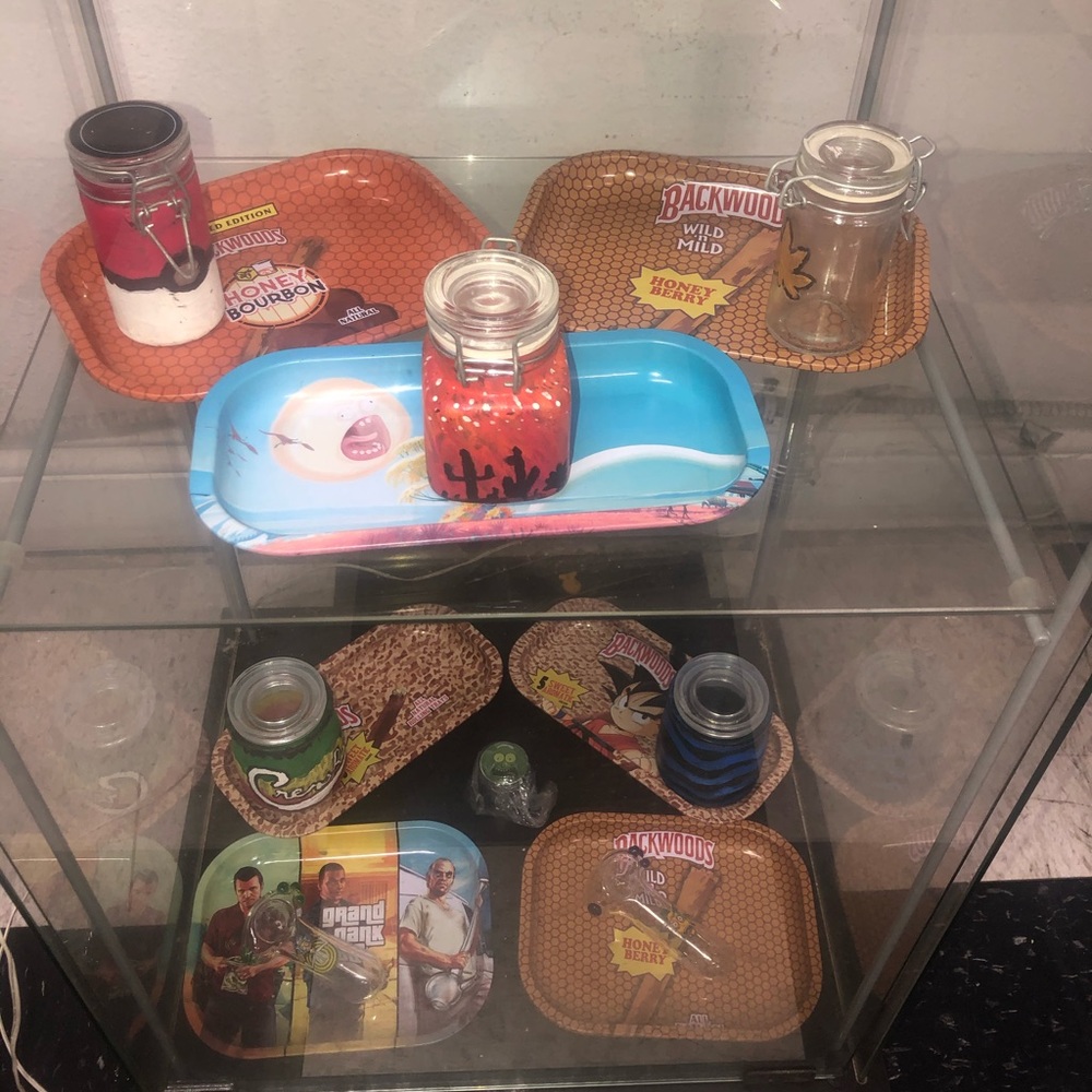 Rolling trays